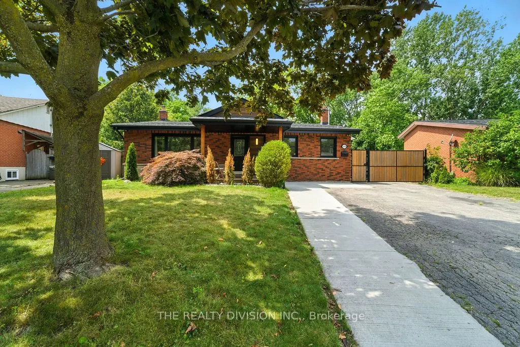 1238 De Quincy Crescent
