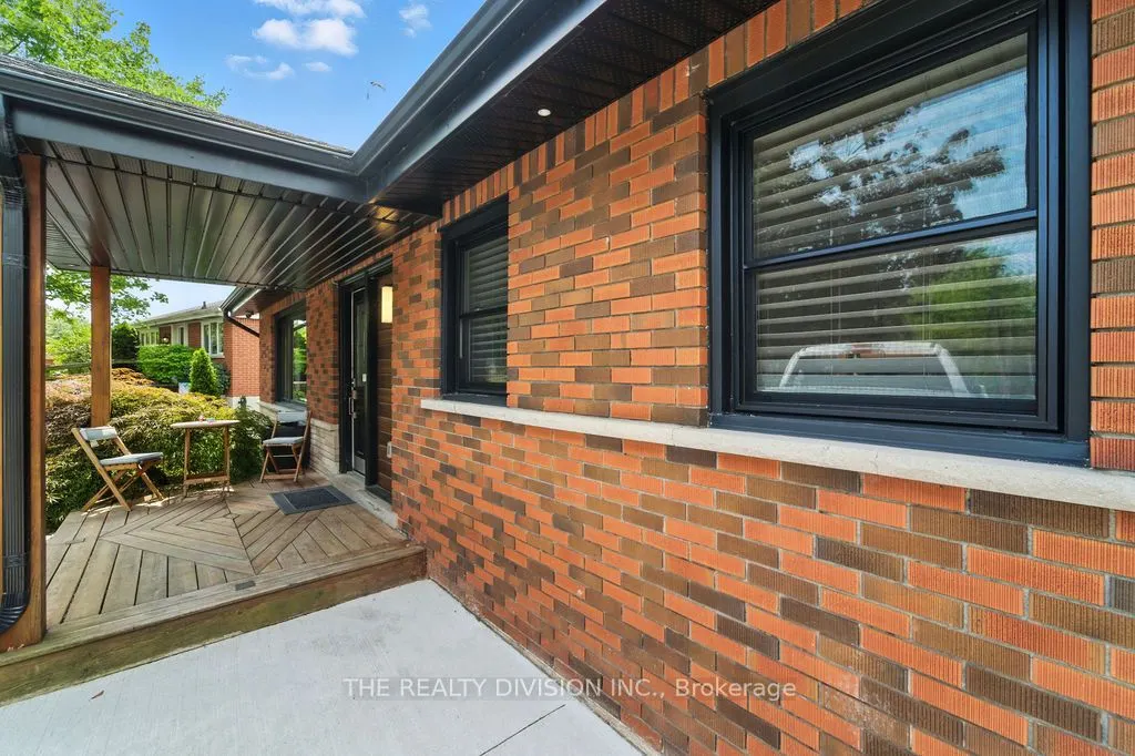 1238 De Quincy Crescent
