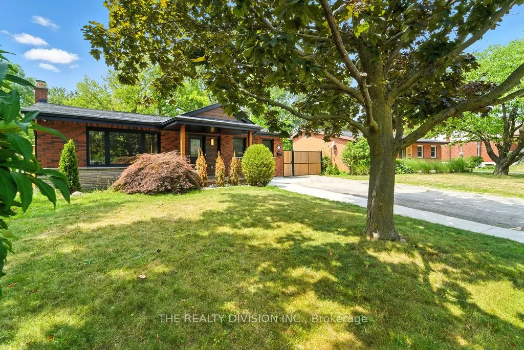 1238 De Quincy Crescent