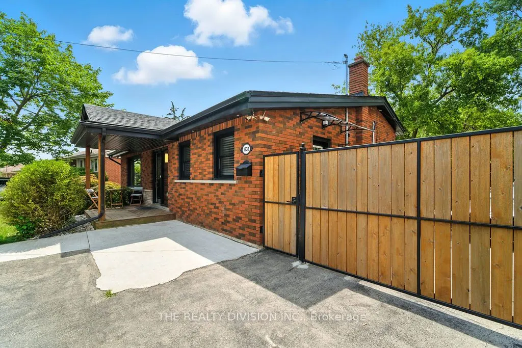 1238 De Quincy Crescent