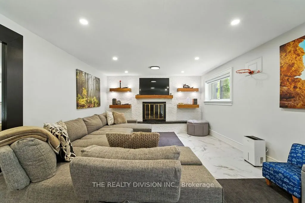 1238 De Quincy Crescent