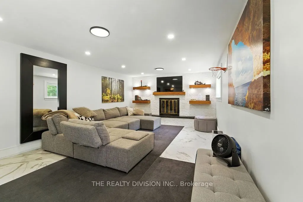 1238 De Quincy Crescent