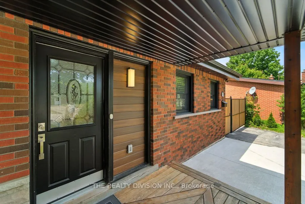1238 De Quincy Crescent
