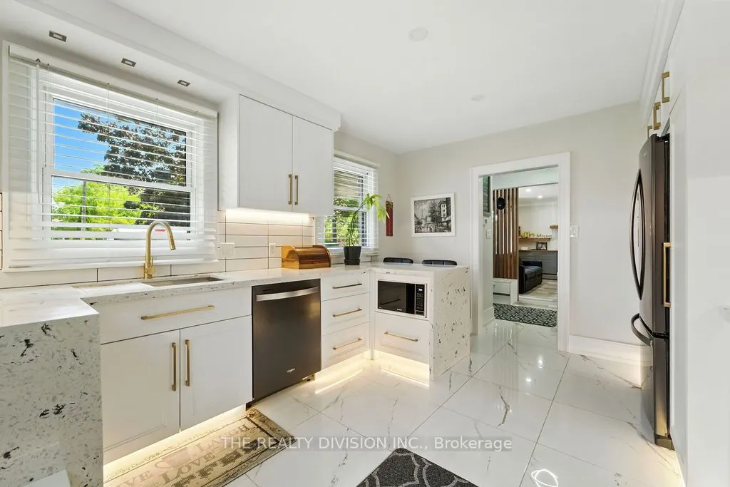 1238 De Quincy Crescent
