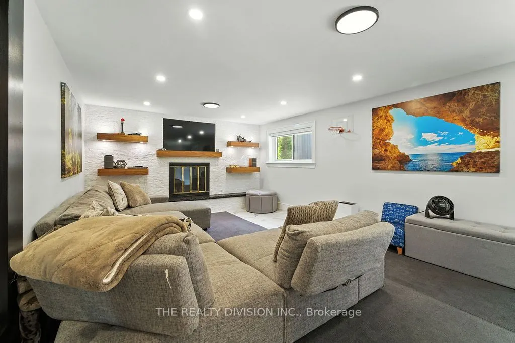 1238 De Quincy Crescent