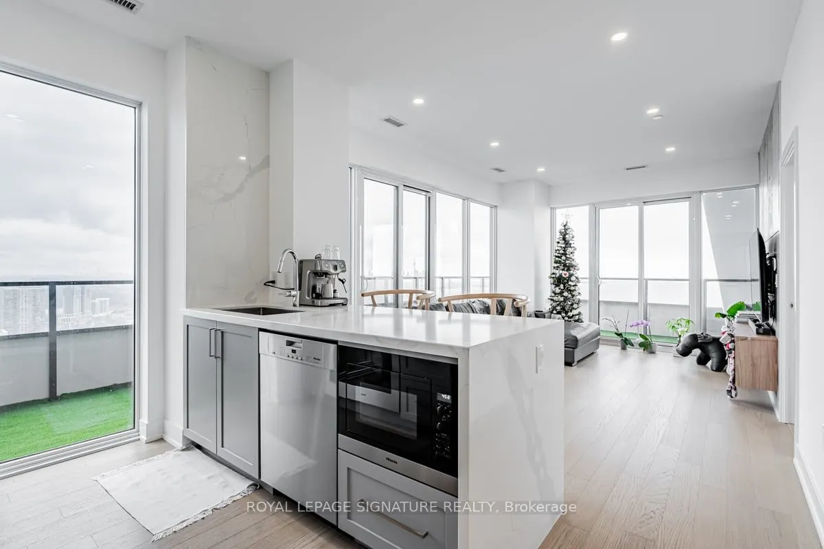 20 Shore Breeze Drive, #LPH05B