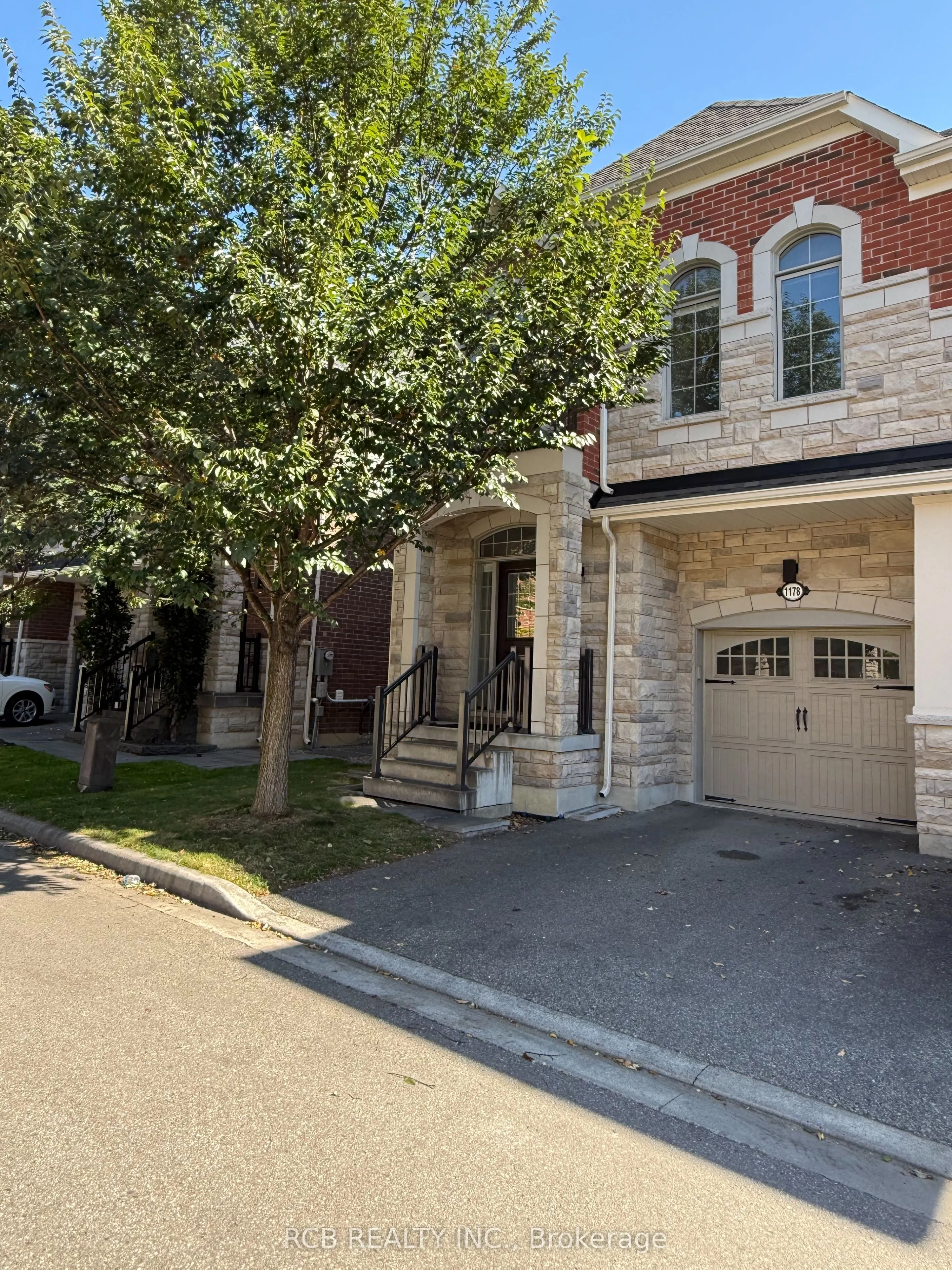 1178 Carnegie Drive E