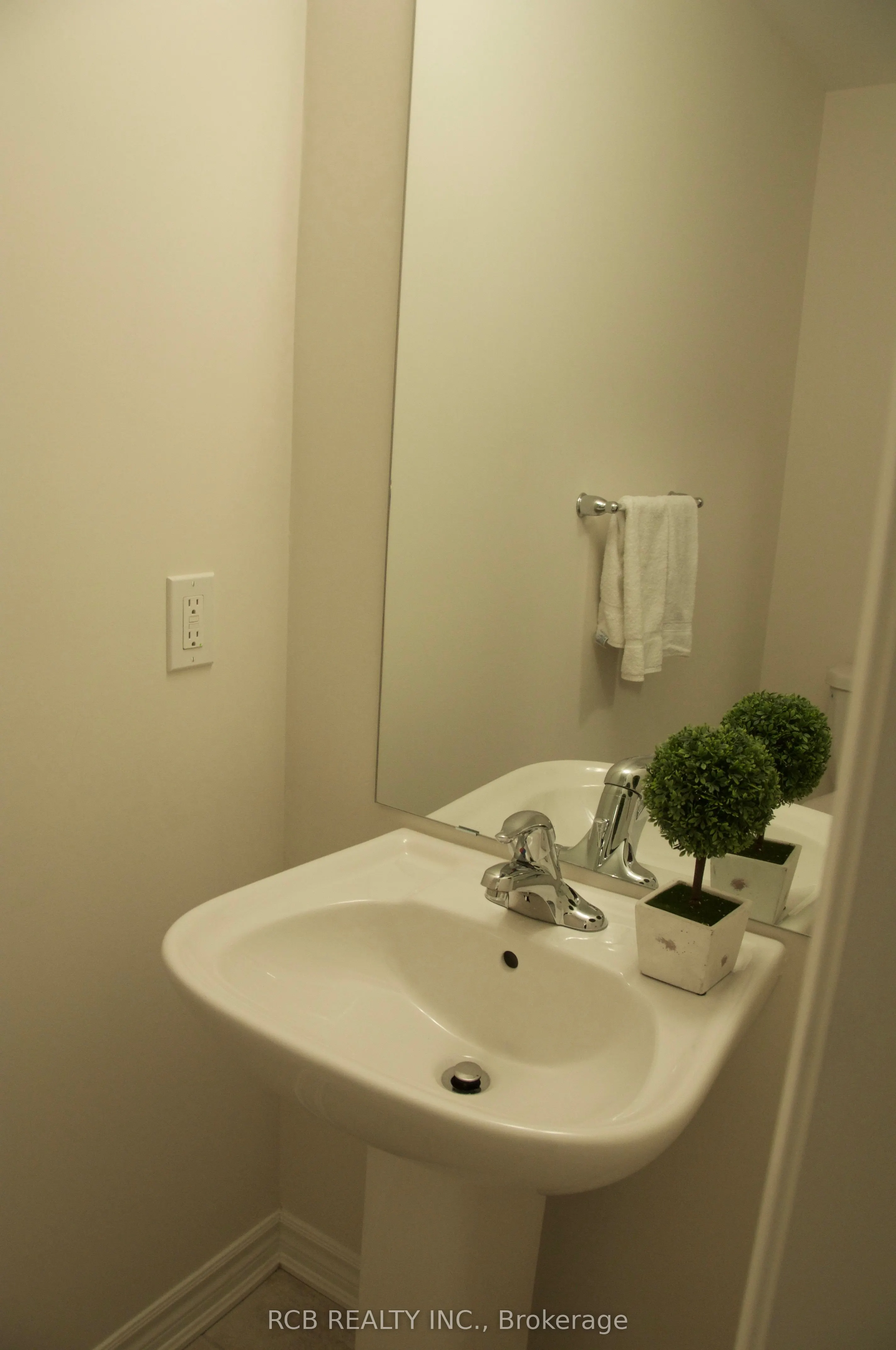 1178 Carnegie Drive E