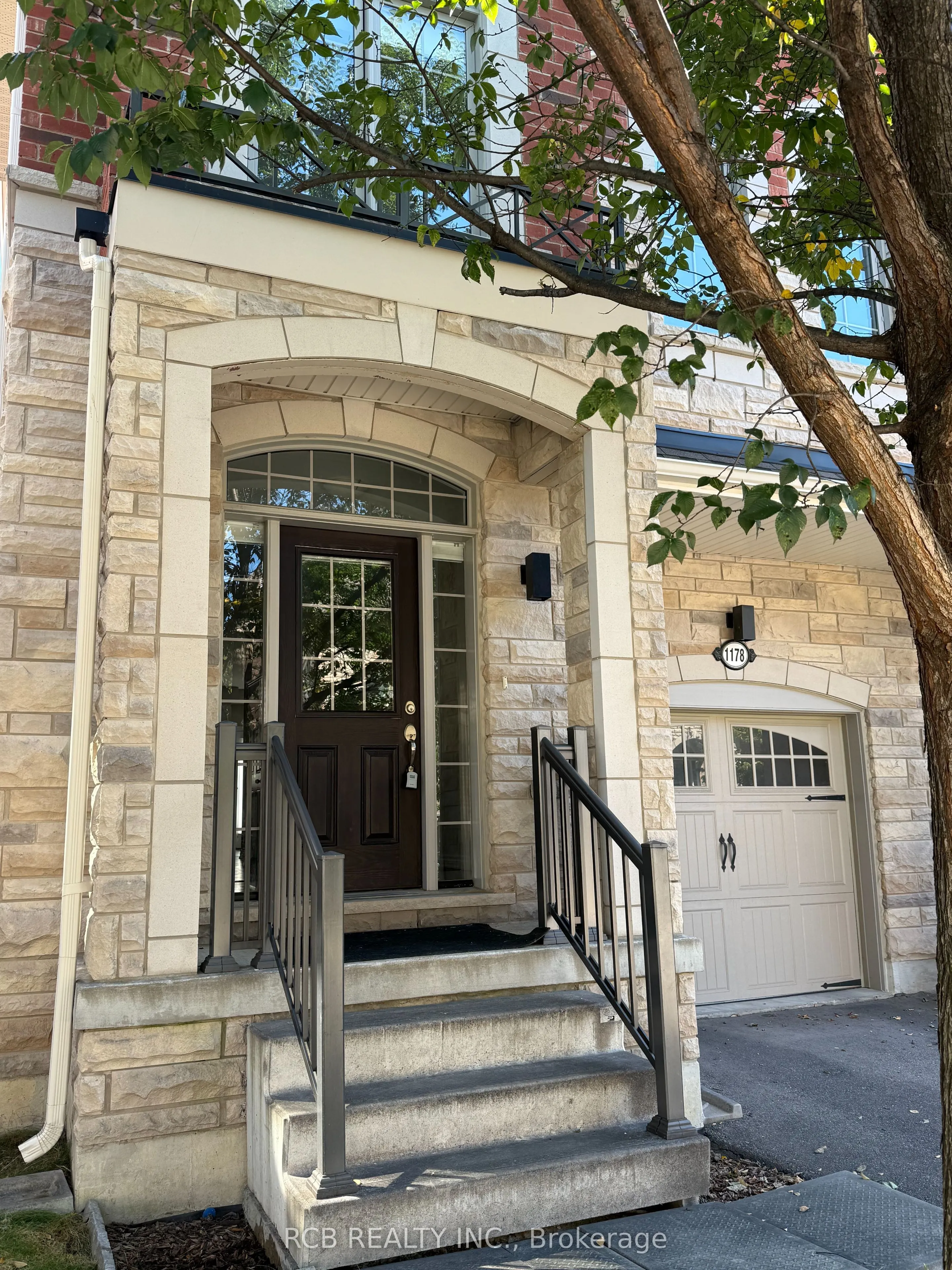 1178 Carnegie Drive E