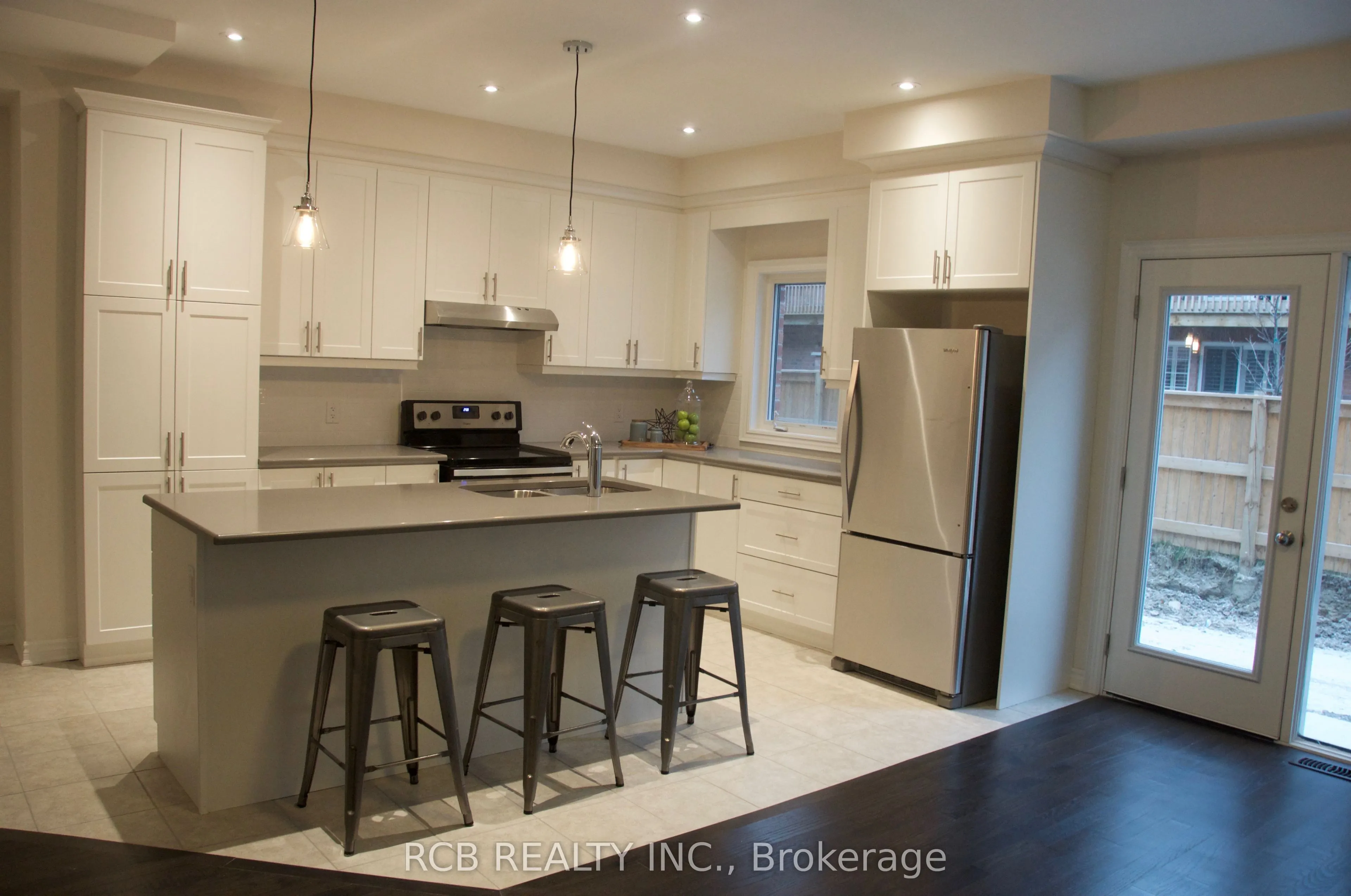 1178 Carnegie Drive E