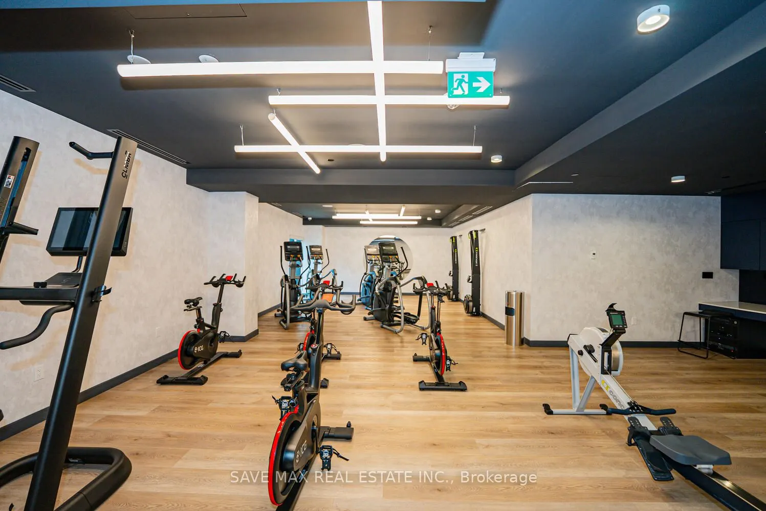 86 Dundas Street E, #916