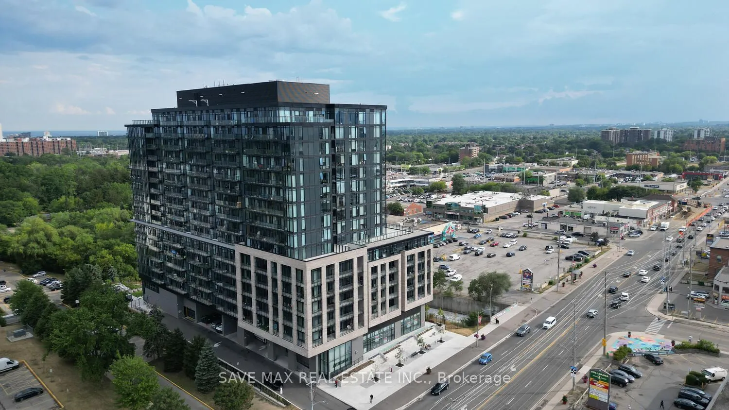 86 Dundas Street E, #916