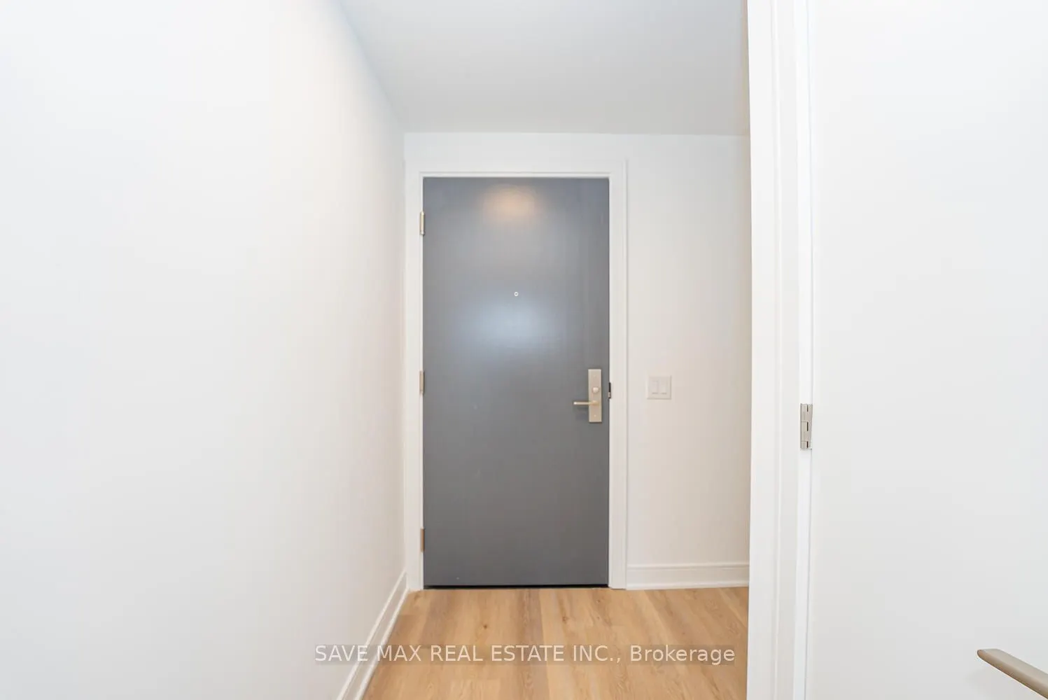 86 Dundas Street E, #916