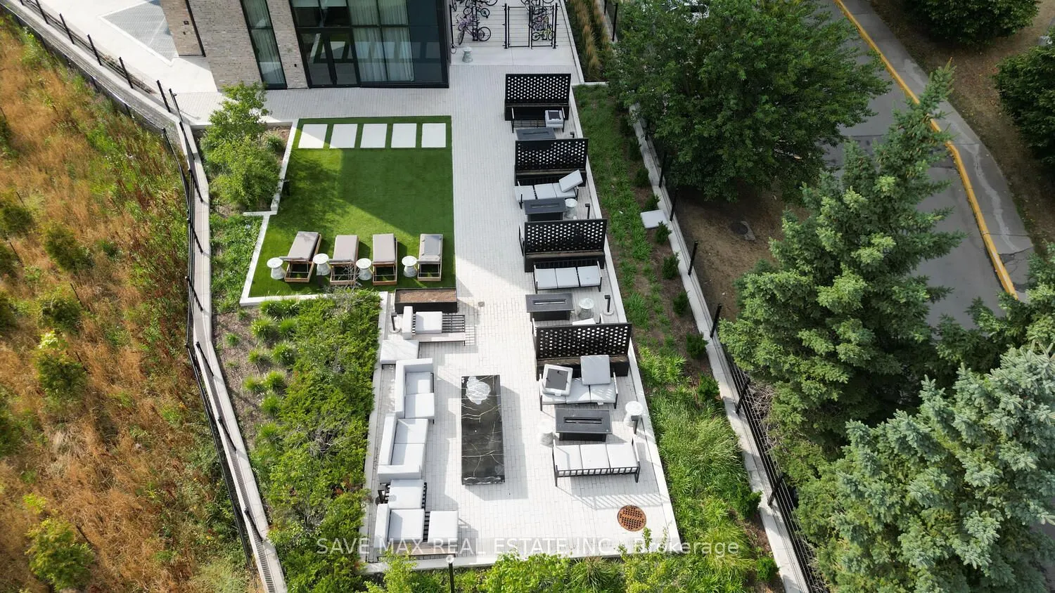 86 Dundas Street E, #916