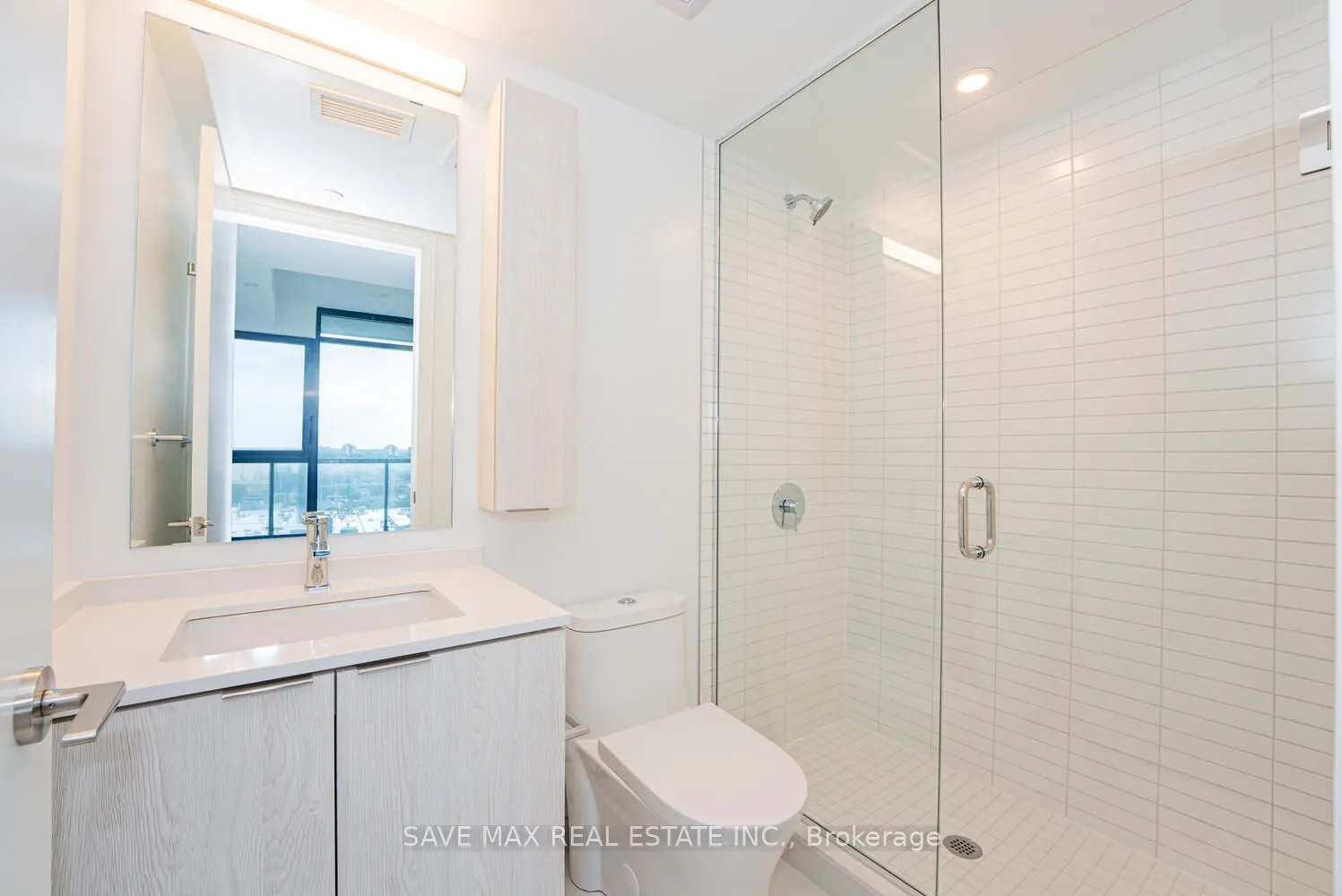 86 Dundas Street E, #916