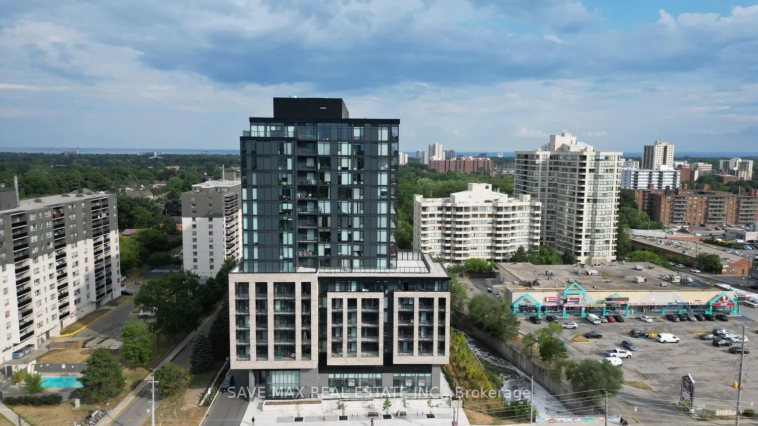 86 Dundas Street E, #916
