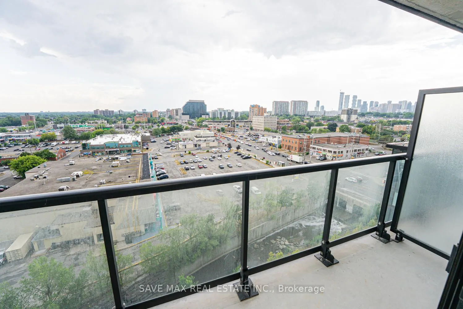 86 Dundas Street E, #916