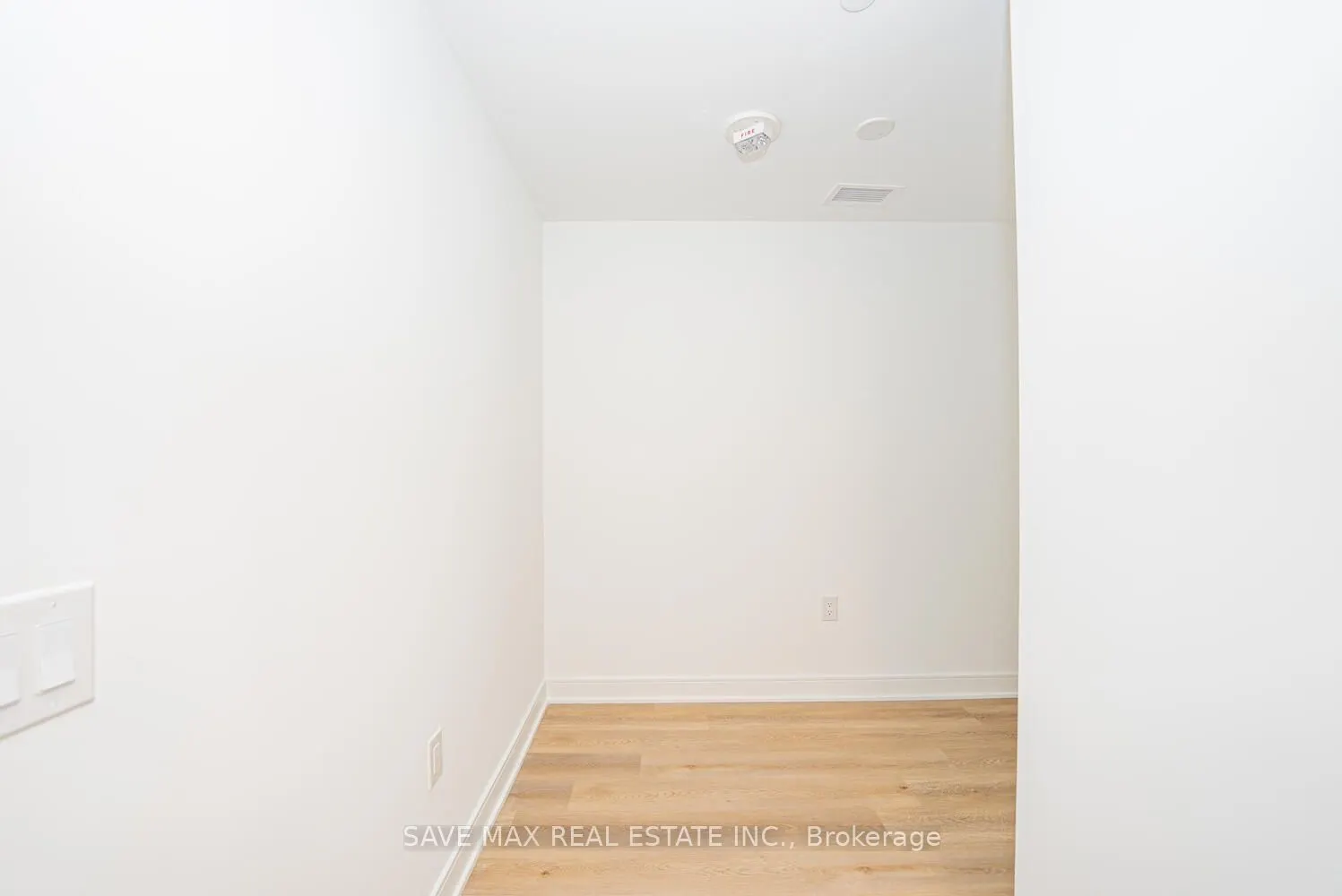 86 Dundas Street E, #916