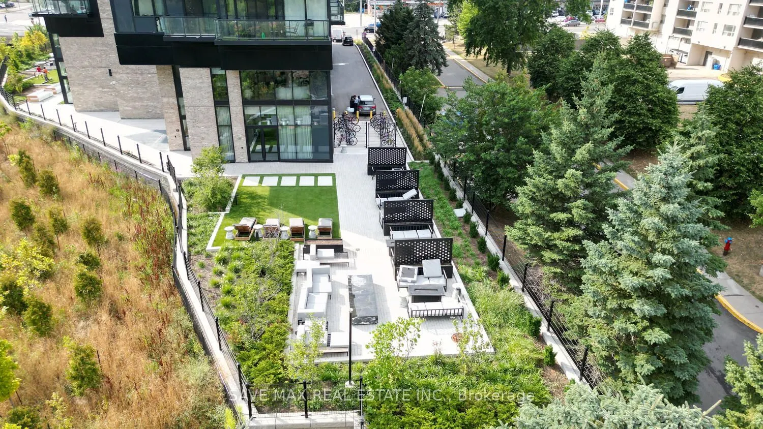 86 Dundas Street E, #916