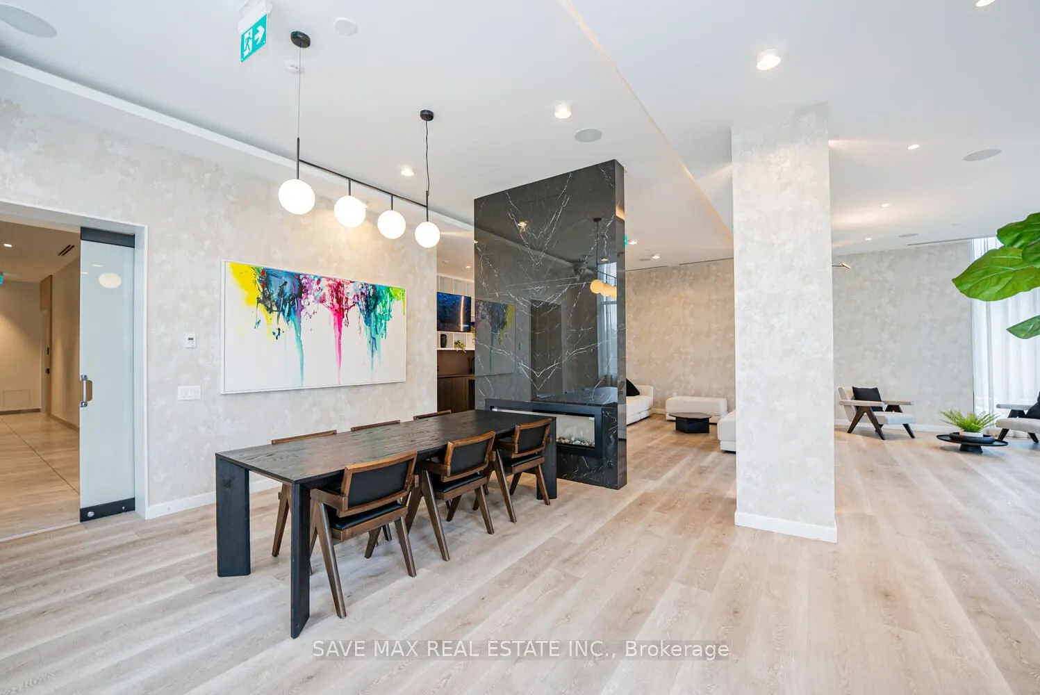 86 Dundas Street E, #916