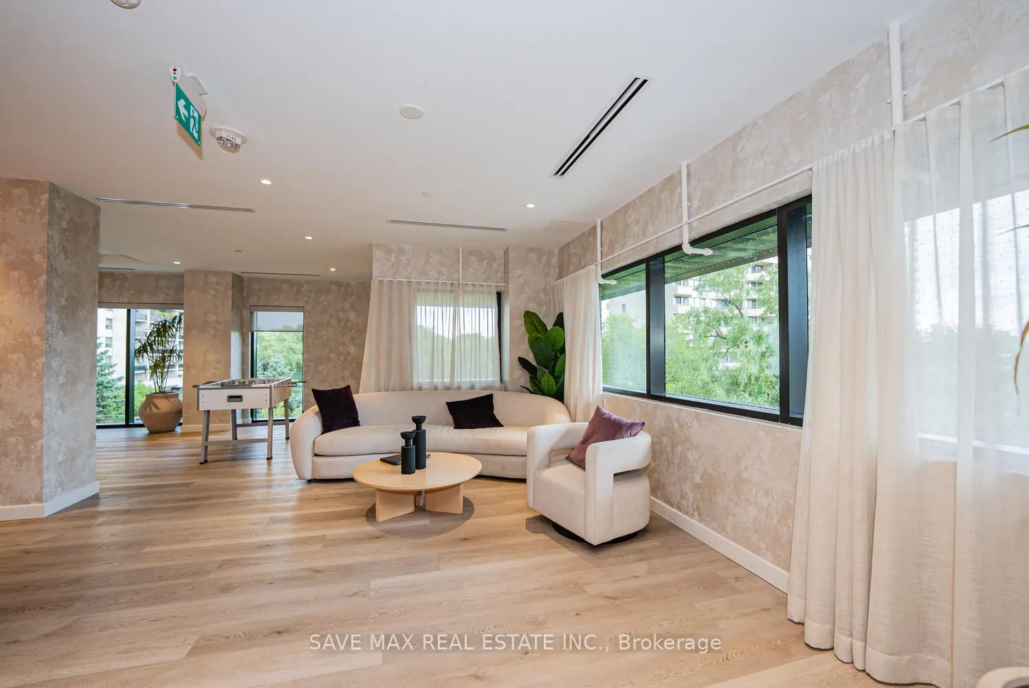 86 Dundas Street E, #916