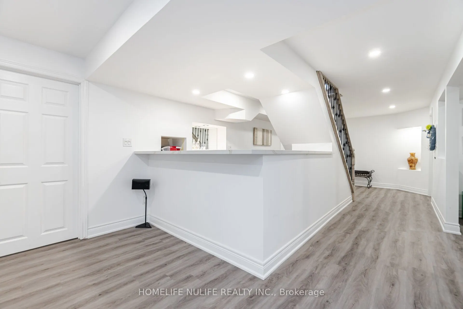 6150 Bankhead Court