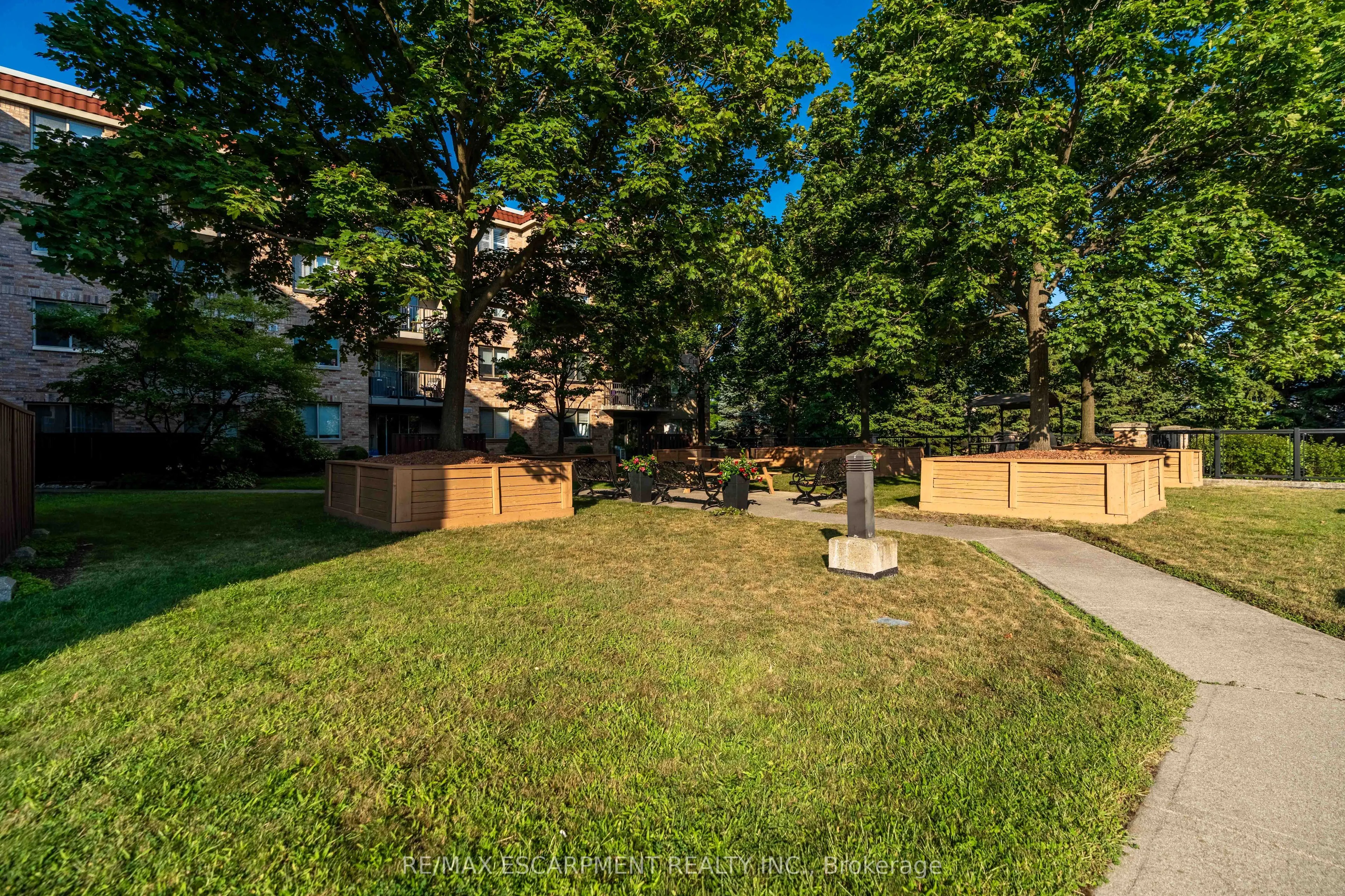 3499 Upper Middle Road, #102