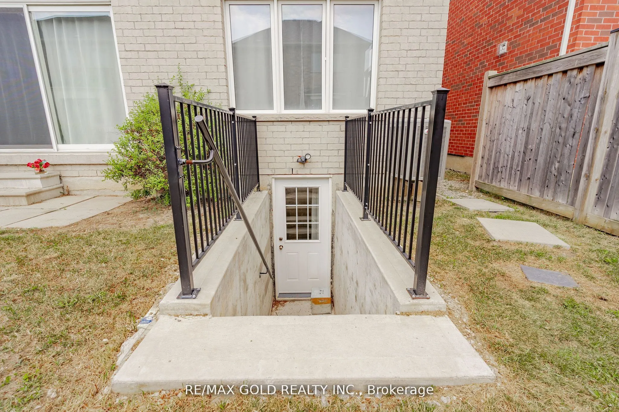16 Palmvalley Drive