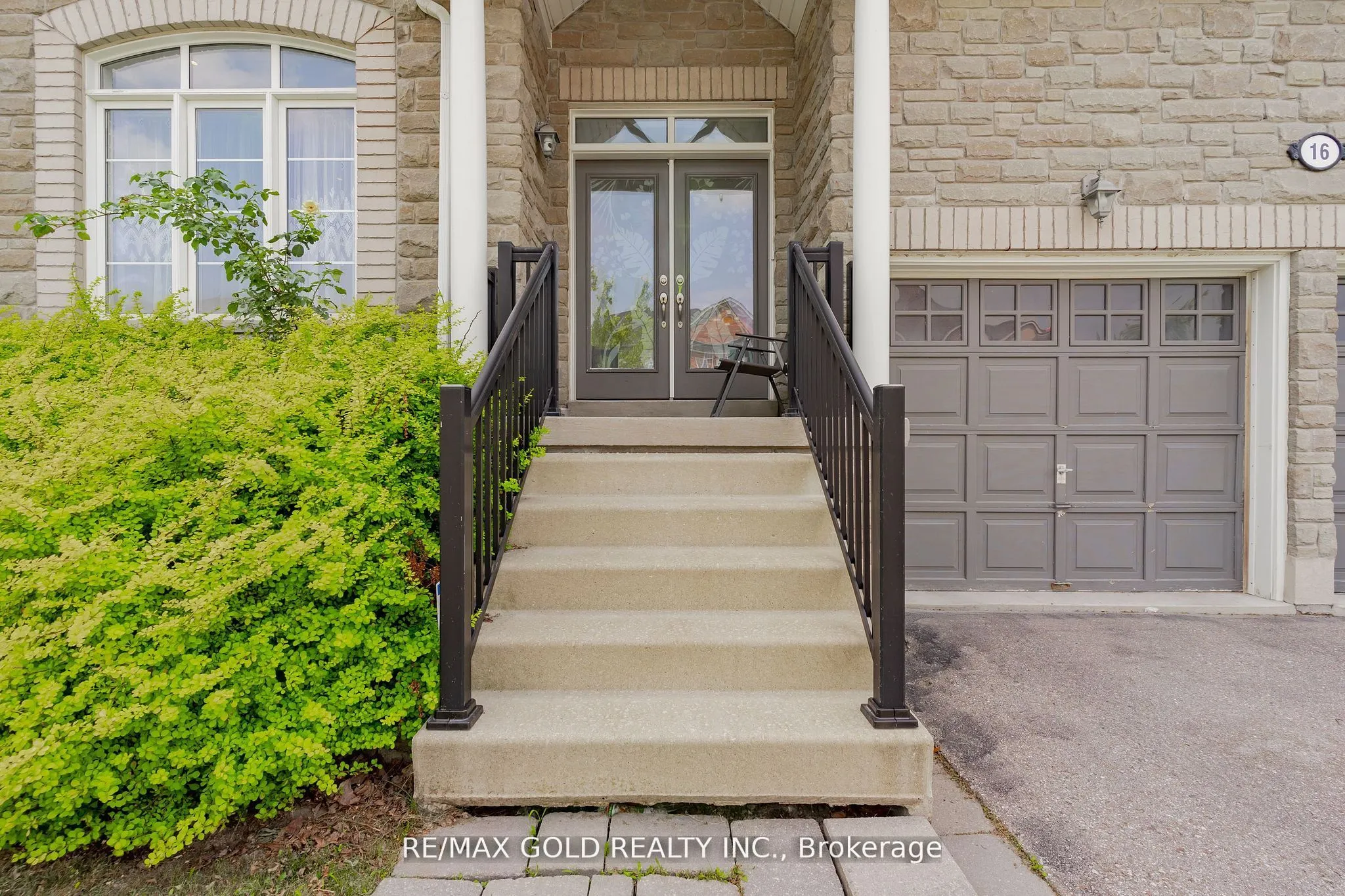 16 Palmvalley Drive