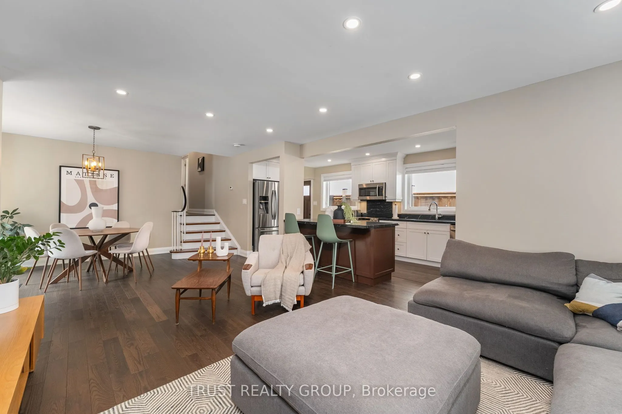 18 Deanecrest Road