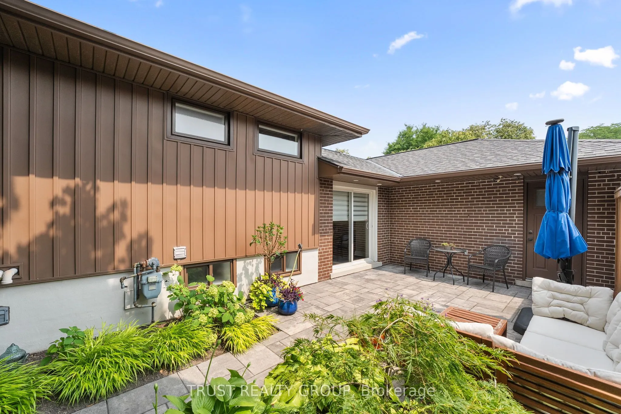 18 Deanecrest Road