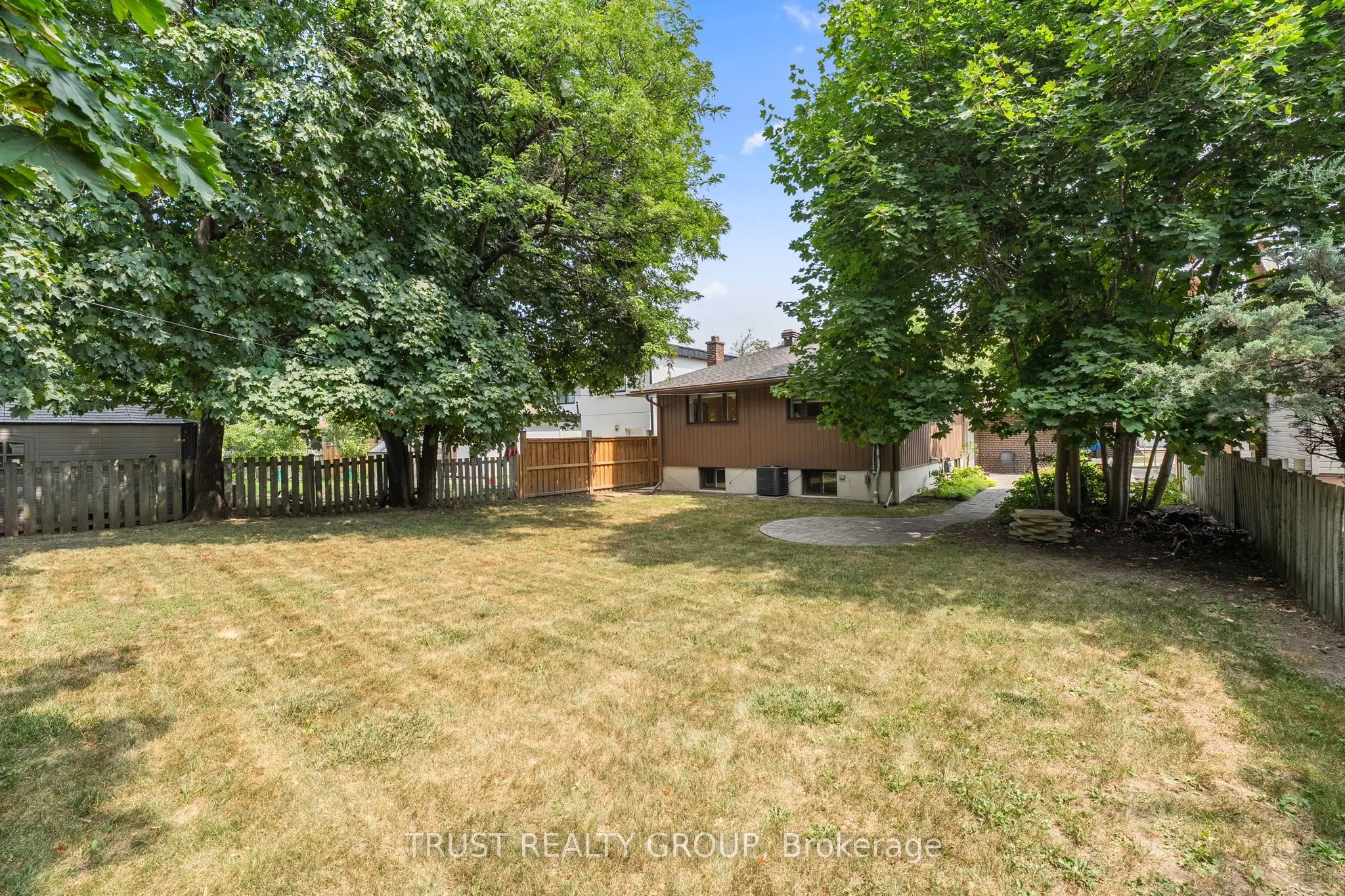 18 Deanecrest Road