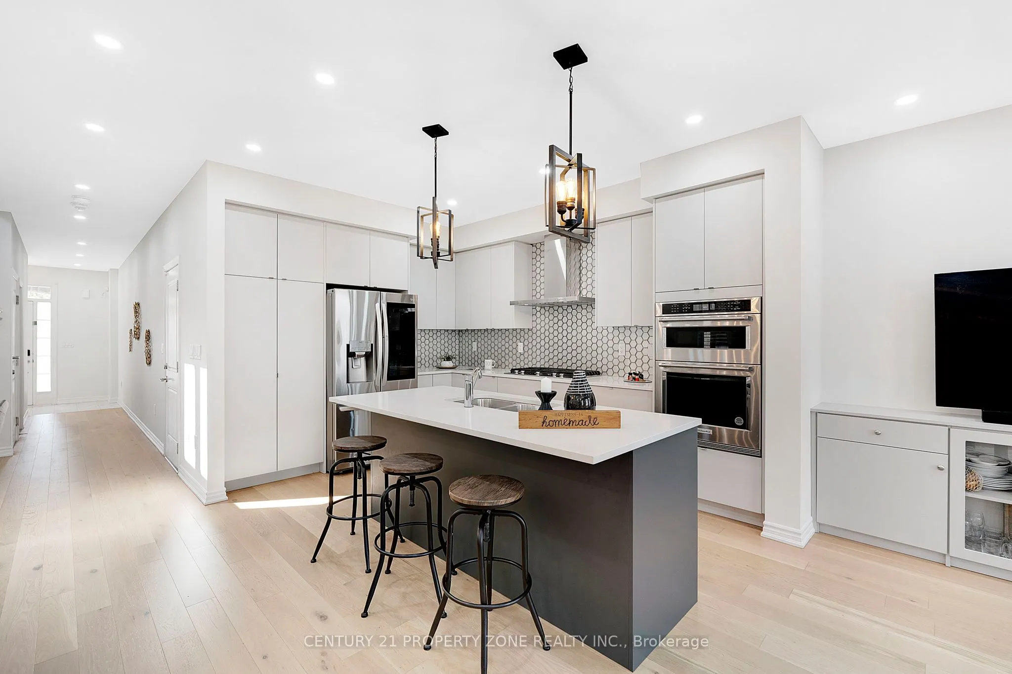 458 Bergamot Avenue