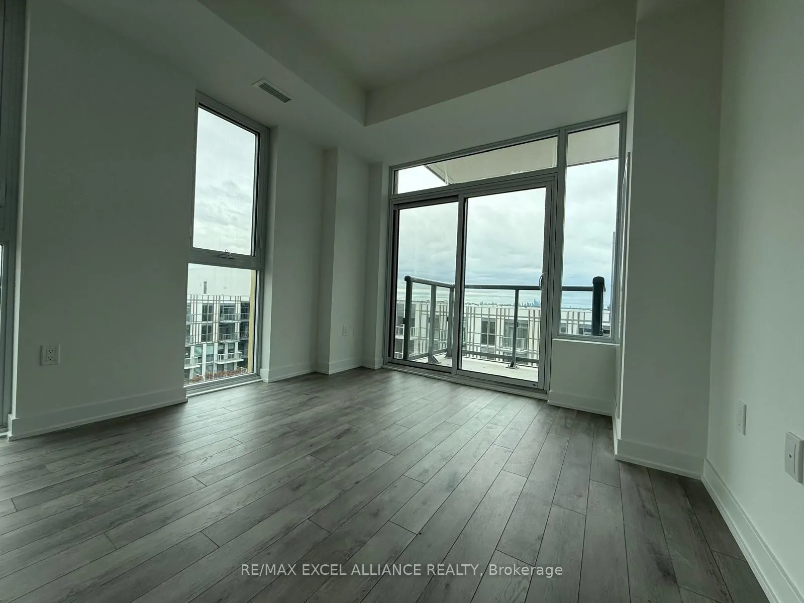 1005 Dundas Street E, #636
