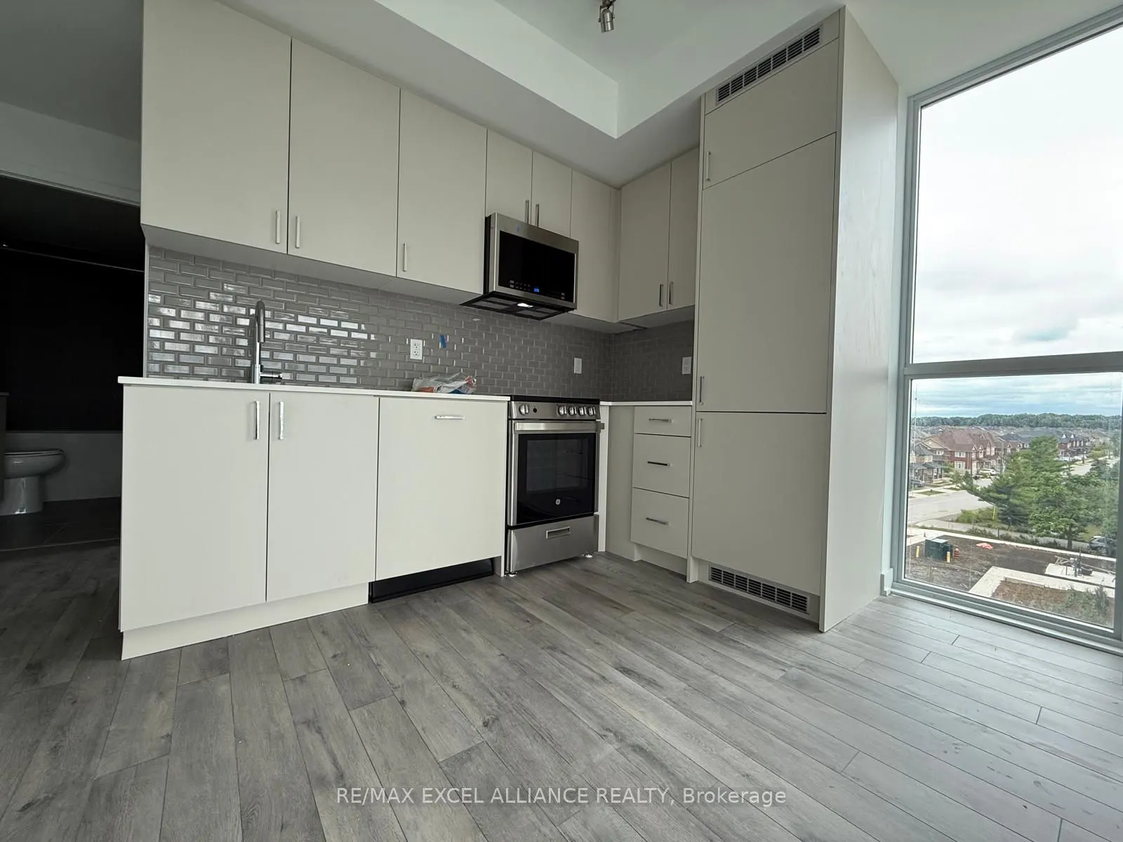 1005 Dundas Street E, #636