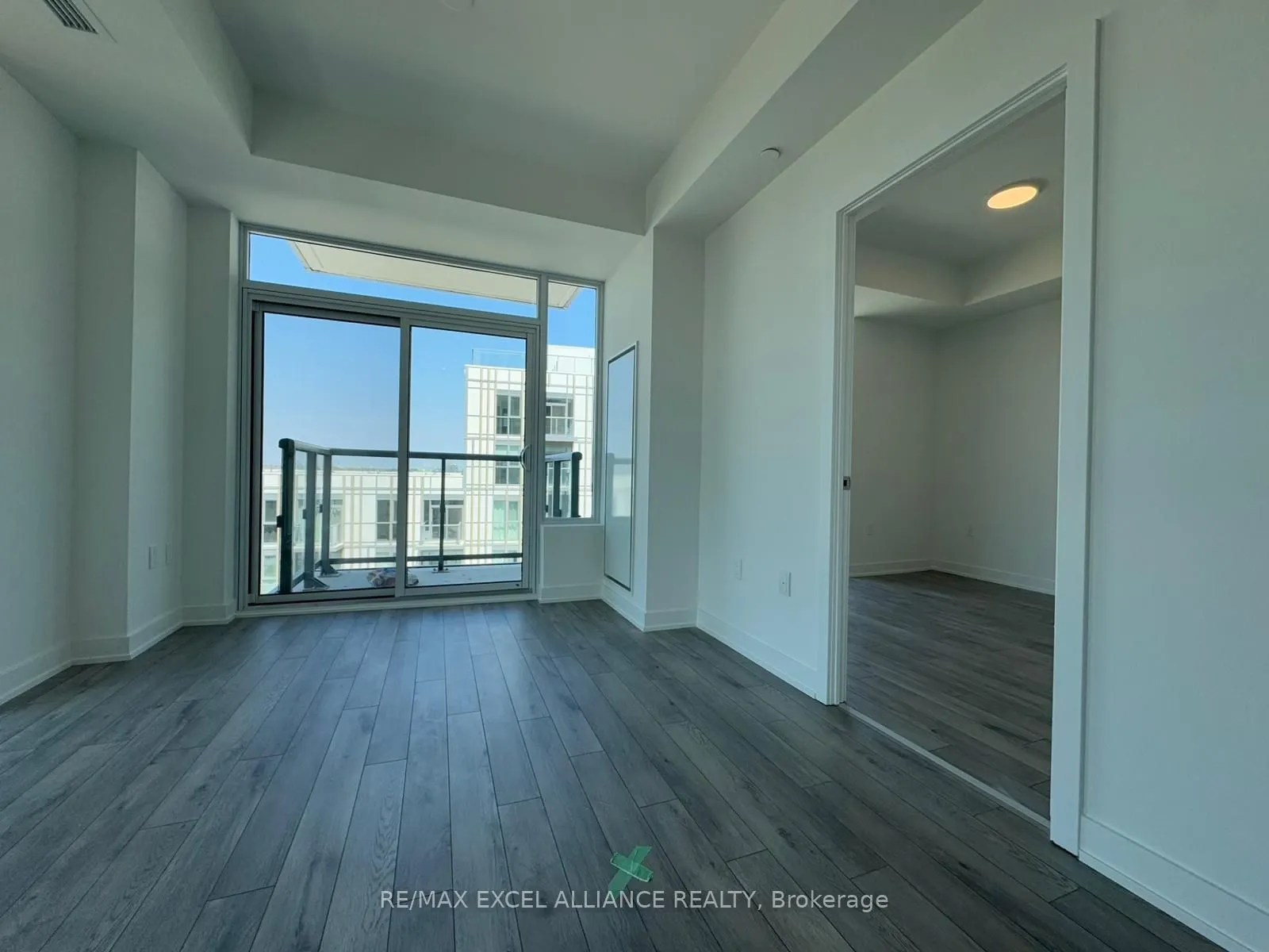 1005 Dundas Street E, #636
