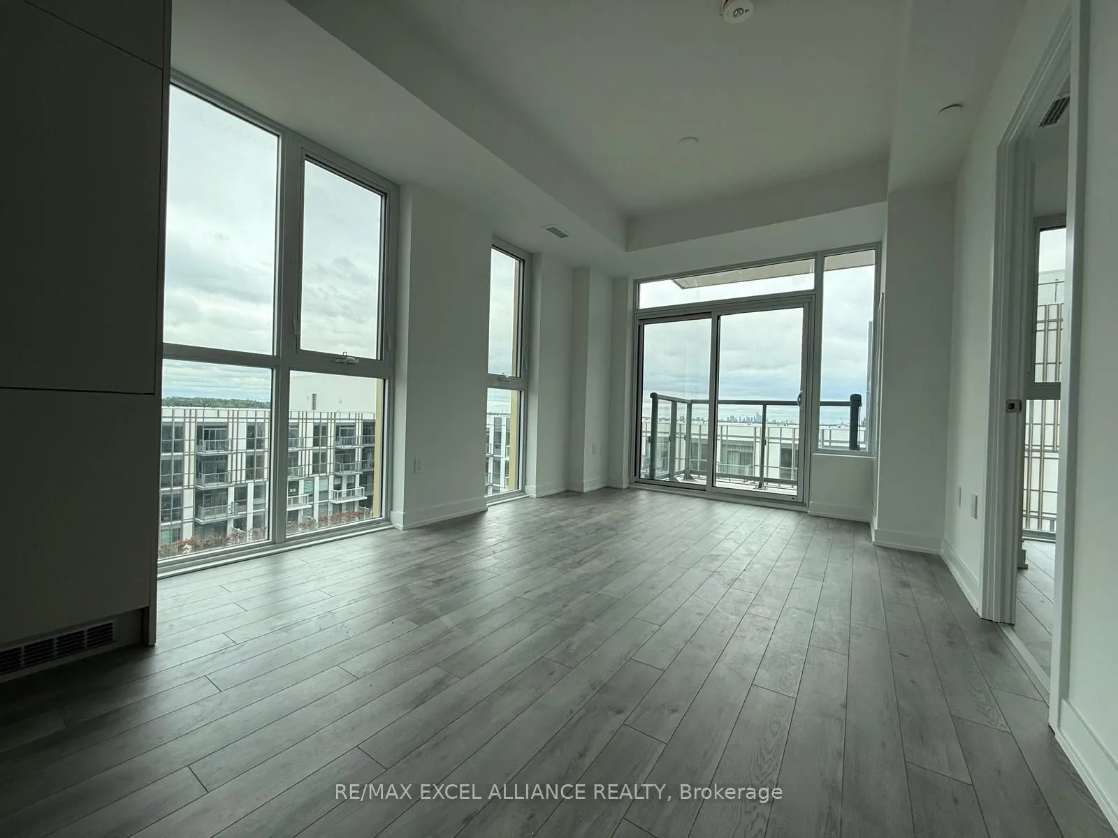 1005 Dundas Street E, #636