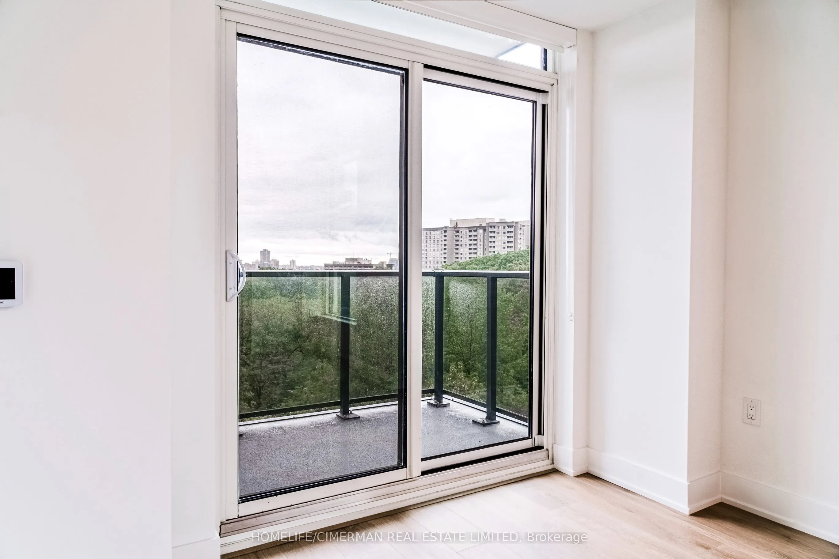 202 Burnhamthorpe Road E, #602