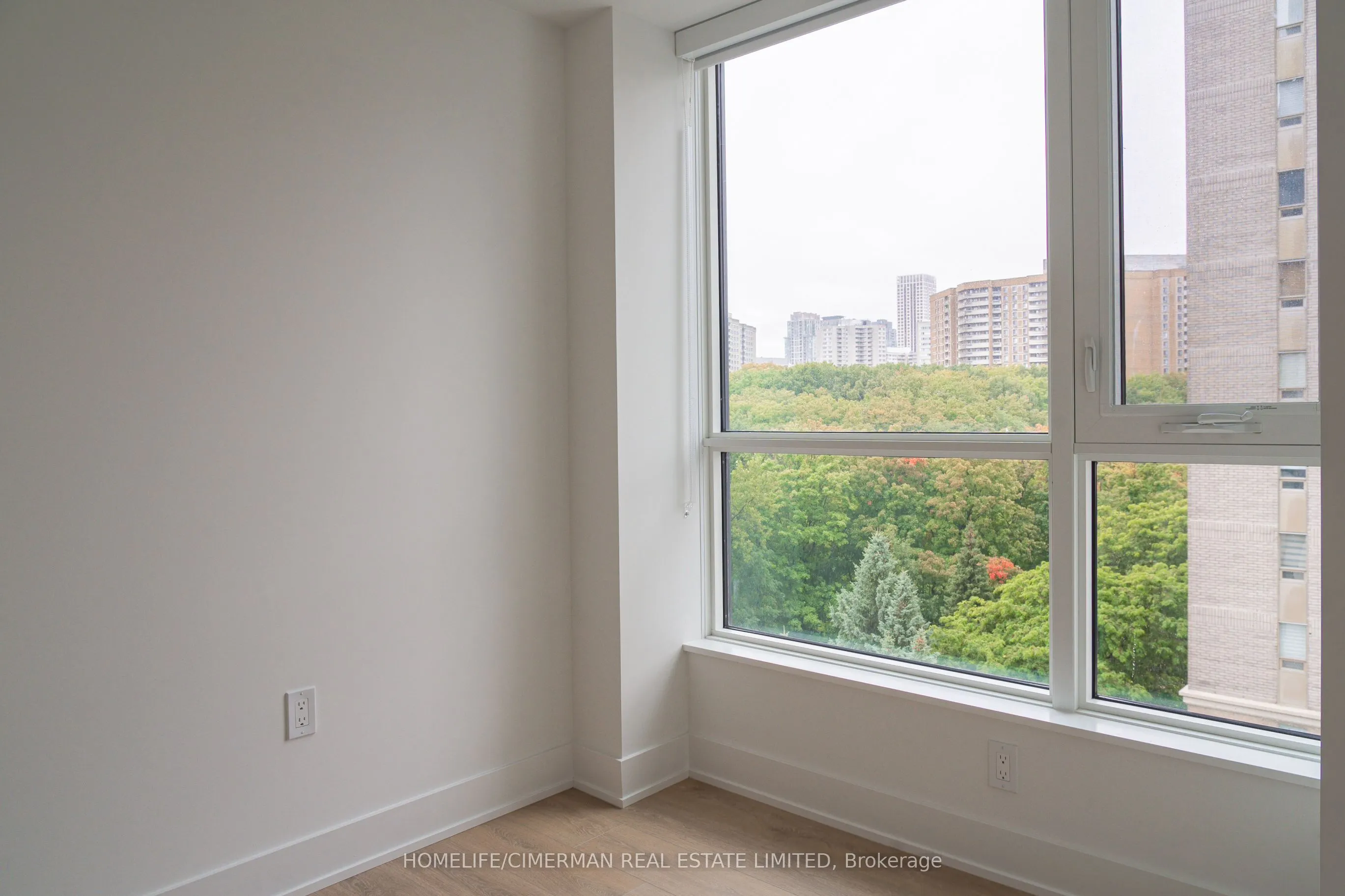 202 Burnhamthorpe Road E, #602