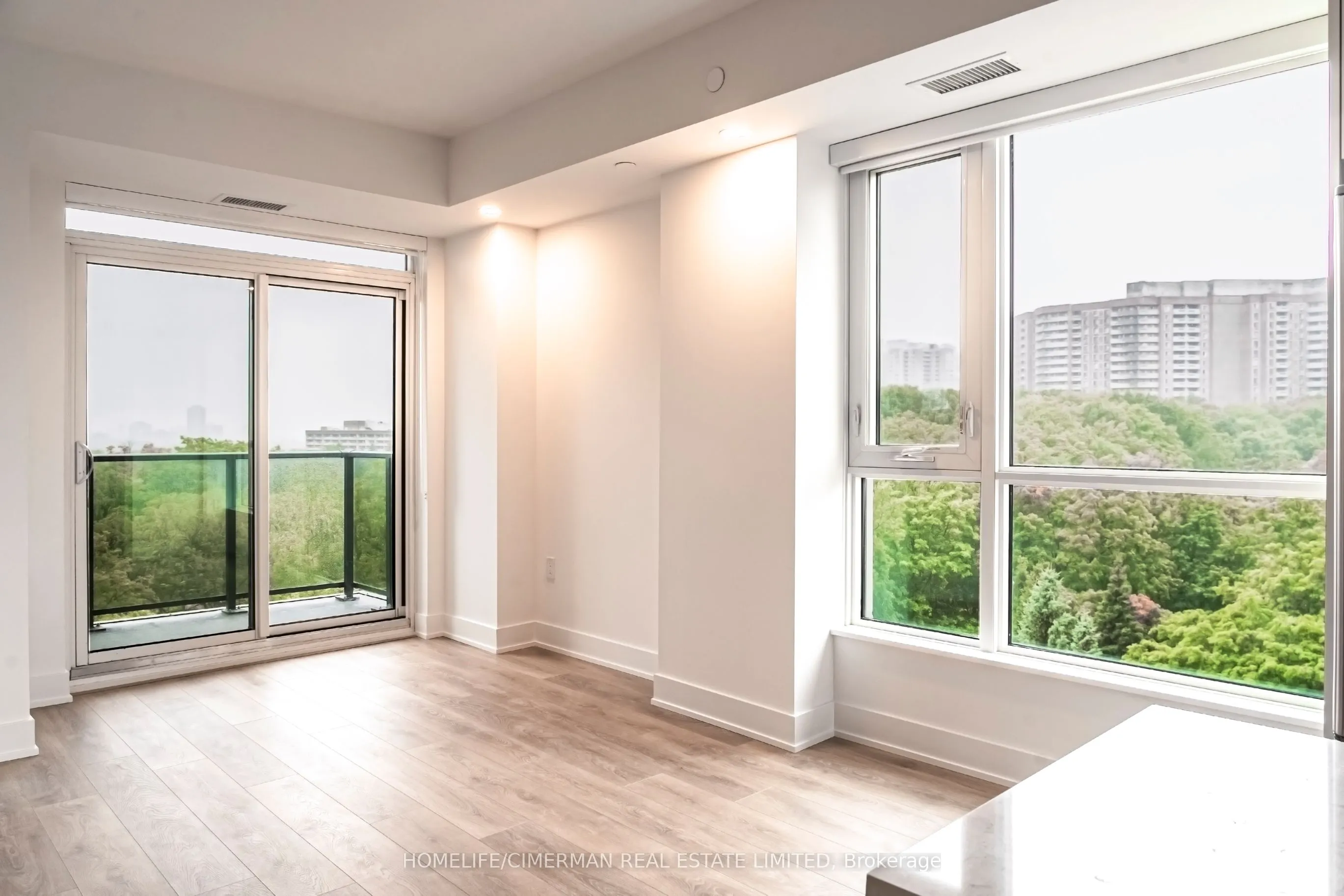 202 Burnhamthorpe Road E, #602