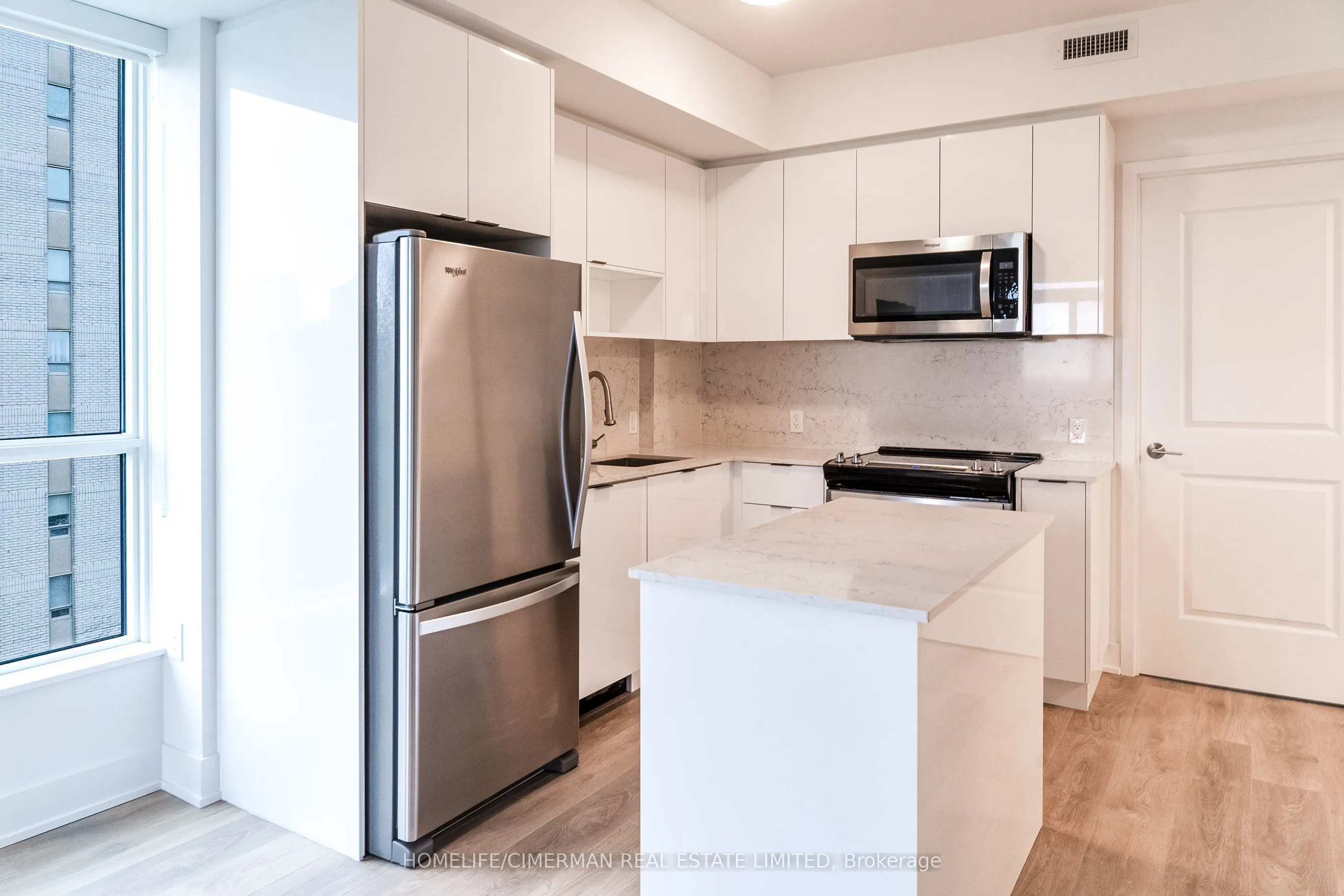 202 Burnhamthorpe Road E, #602