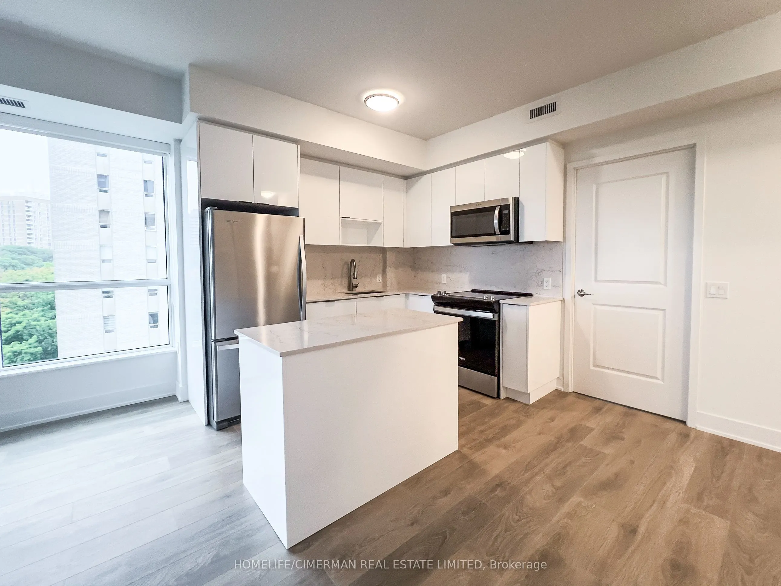 202 Burnhamthorpe Road E, #602