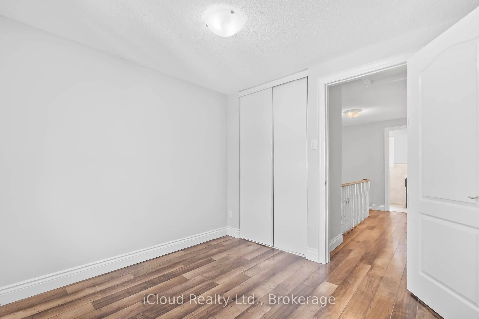 35 Barrington Crescent W
