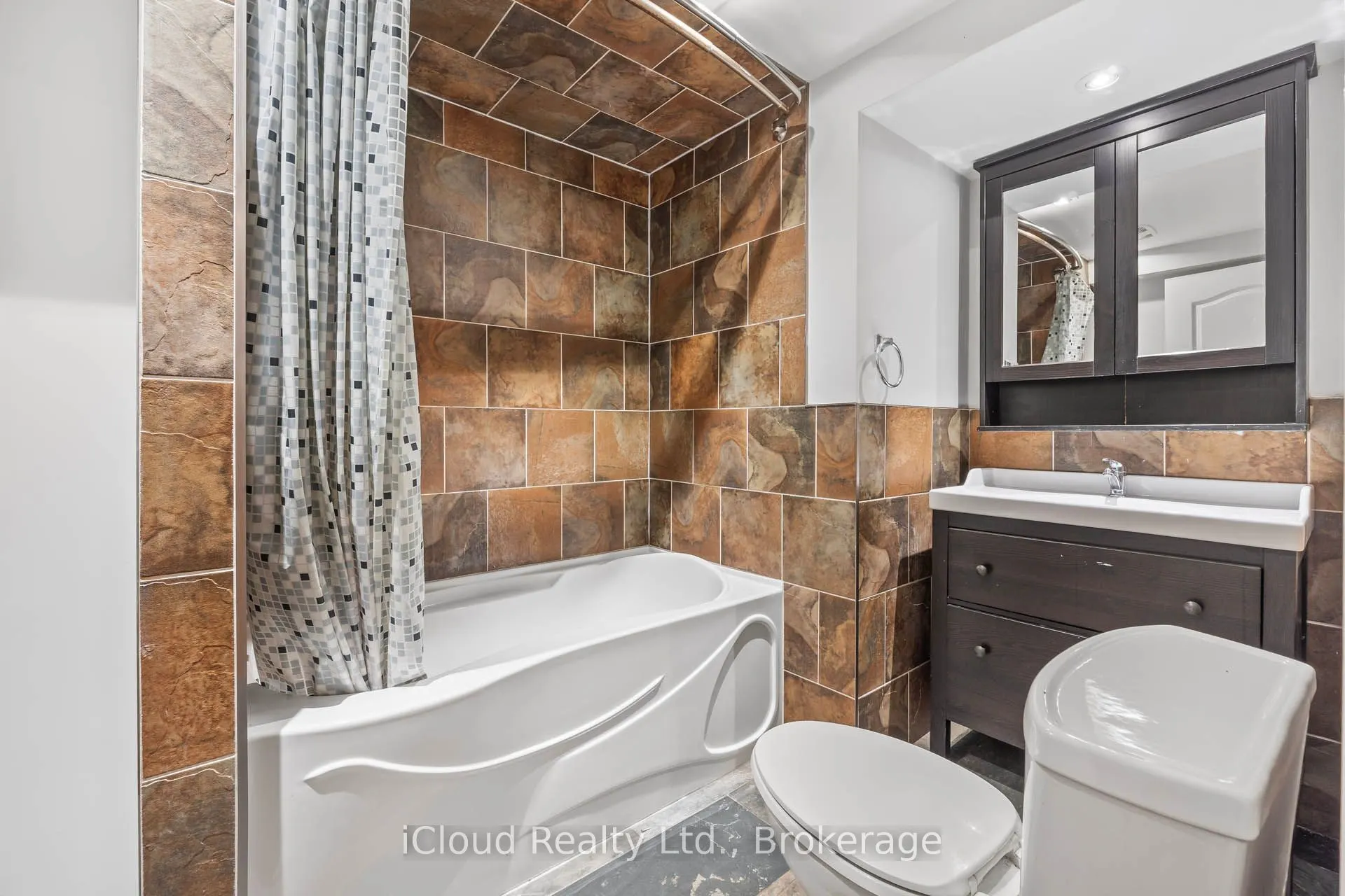35 Barrington Crescent W
