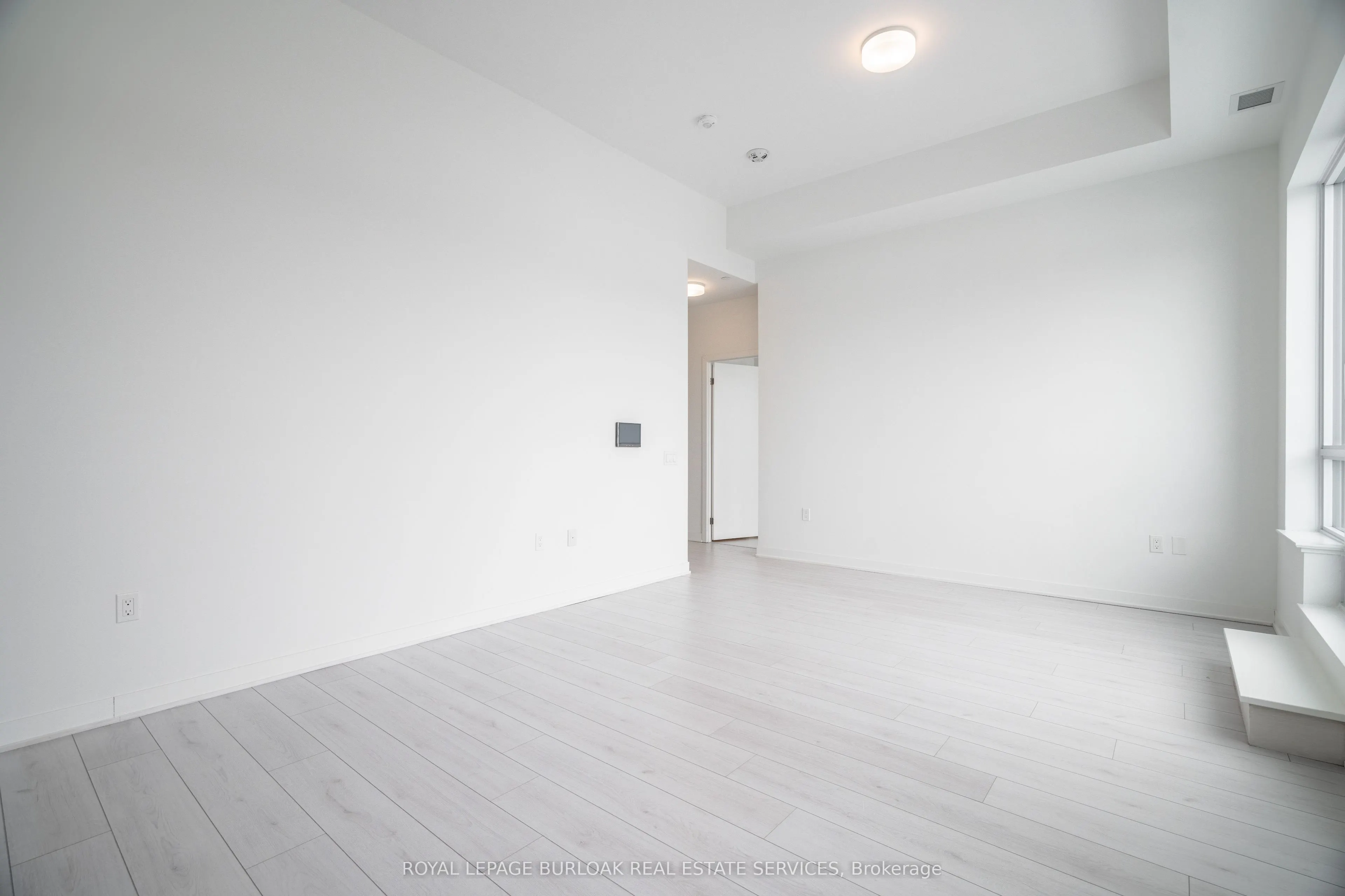 395 Dundas Street, #206