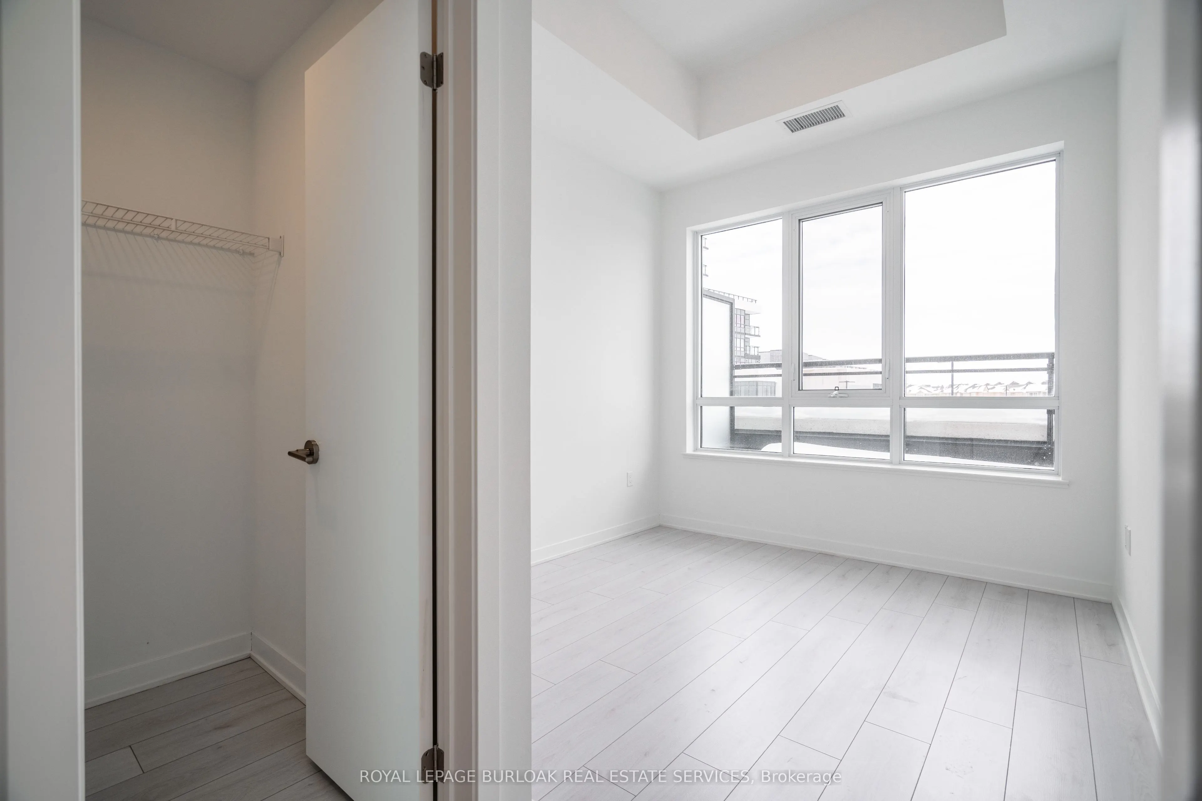 395 Dundas Street, #206
