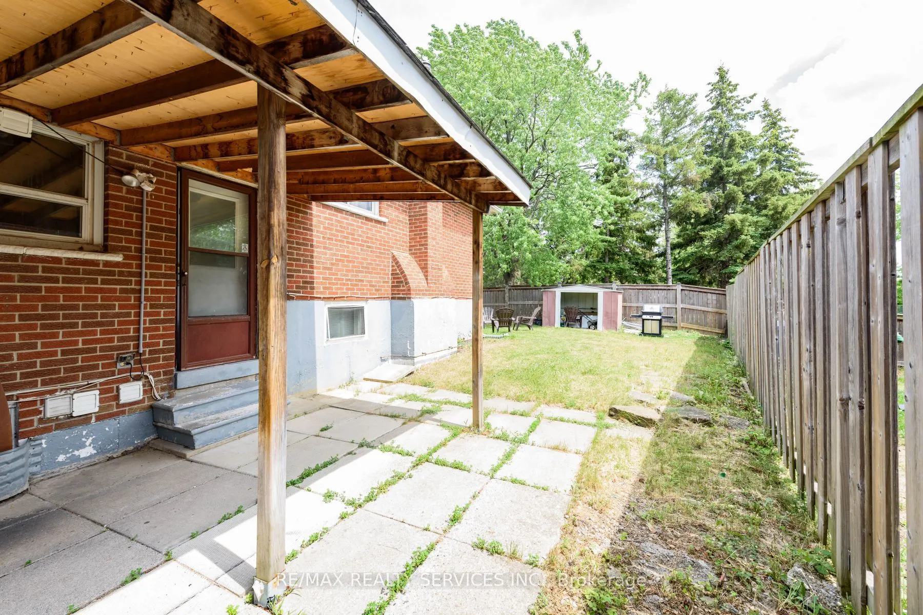 41 Manitou Crescent N