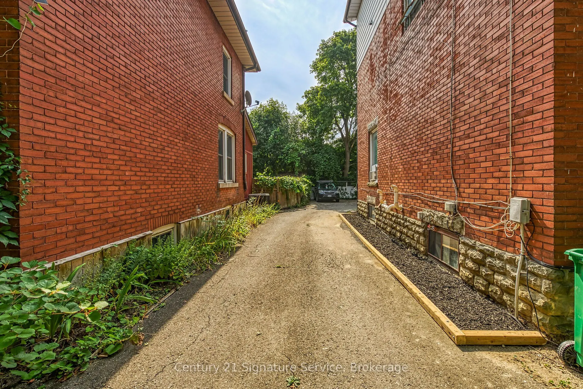 17 Fleming Avenue W