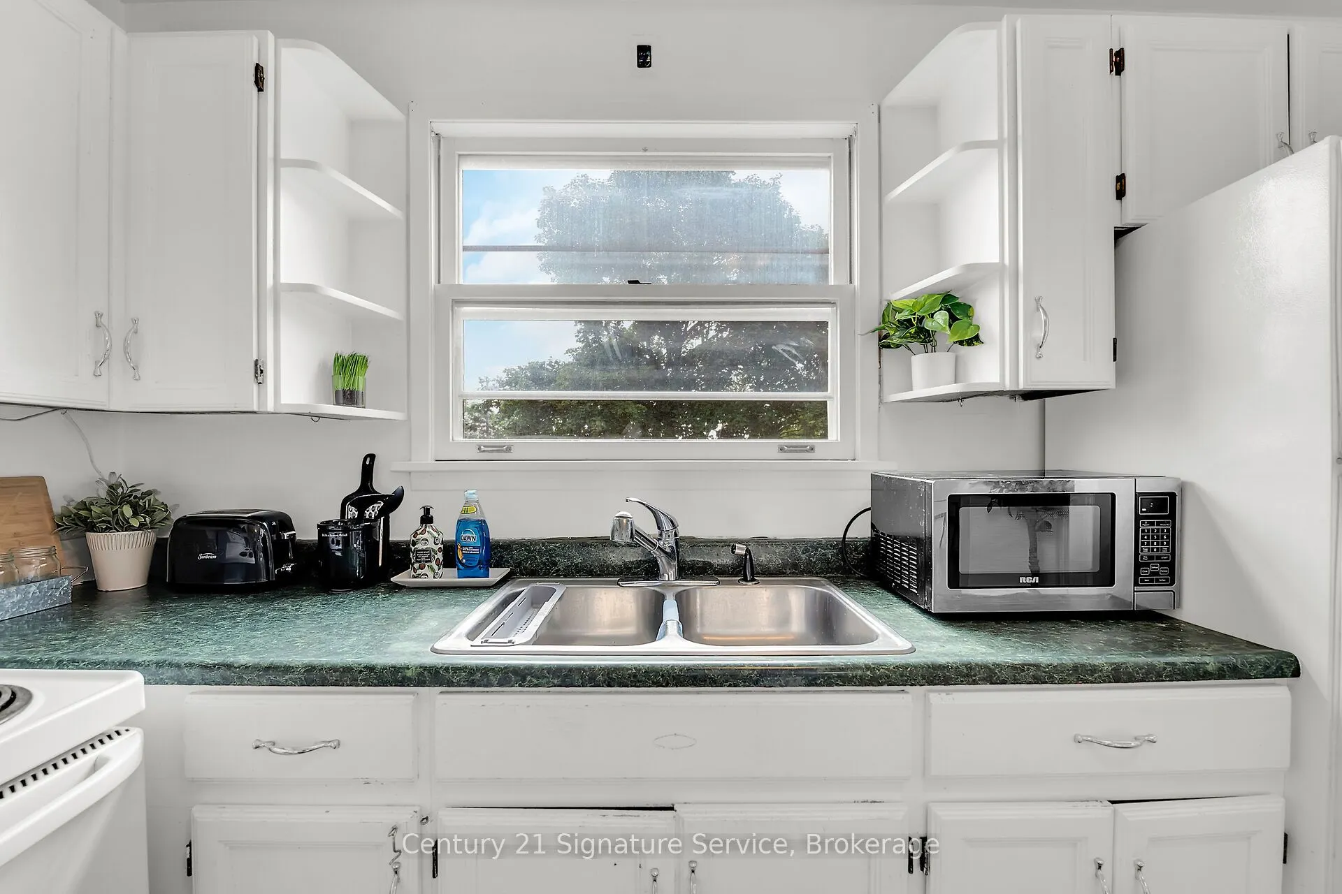 17 Fleming Avenue W