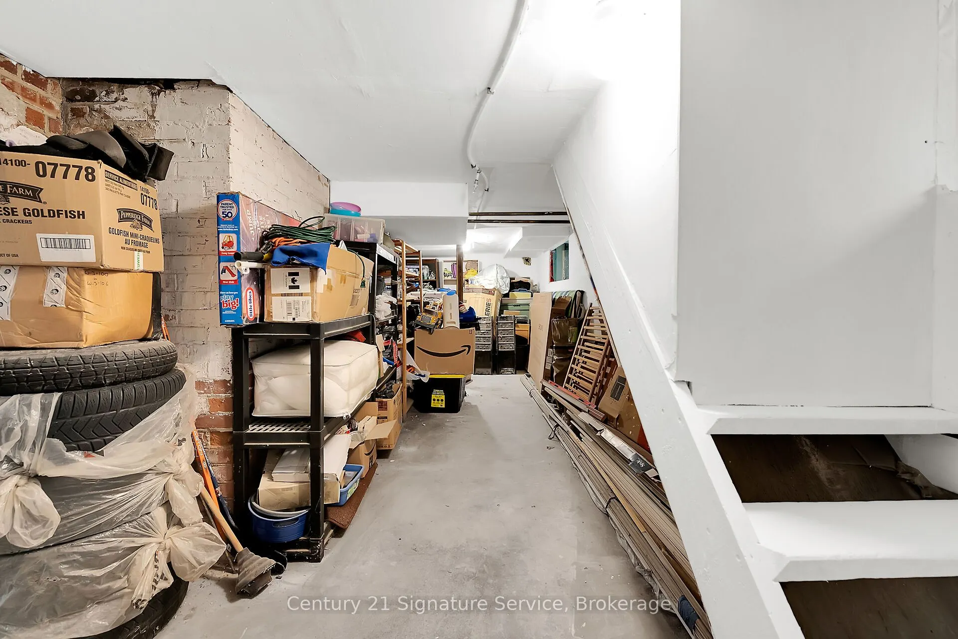 17 Fleming Avenue W